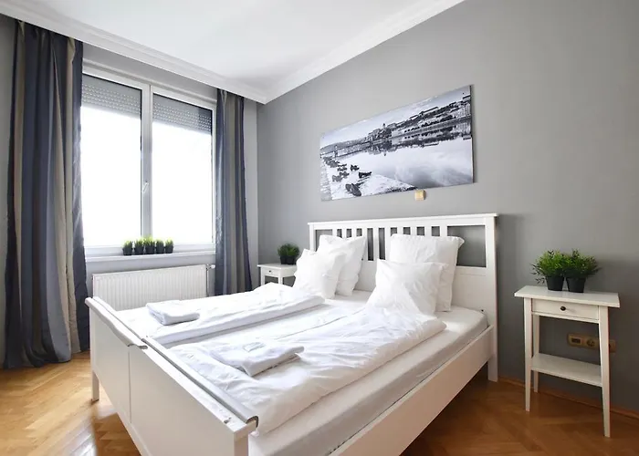 Creative Apartment - Lovag Street Luxury Suite