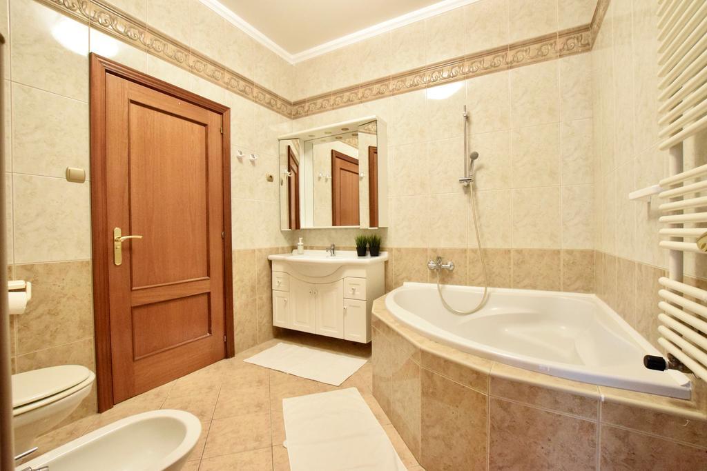 Standerd By Hi5 - Lovag Family Appartement *